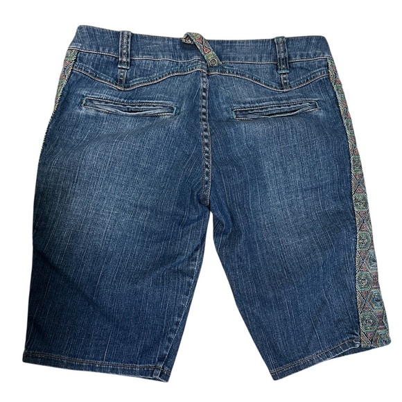 Sean John Blue Jean Shorts with Multicolor Embroidery on the Sides - Picture 4 of 7